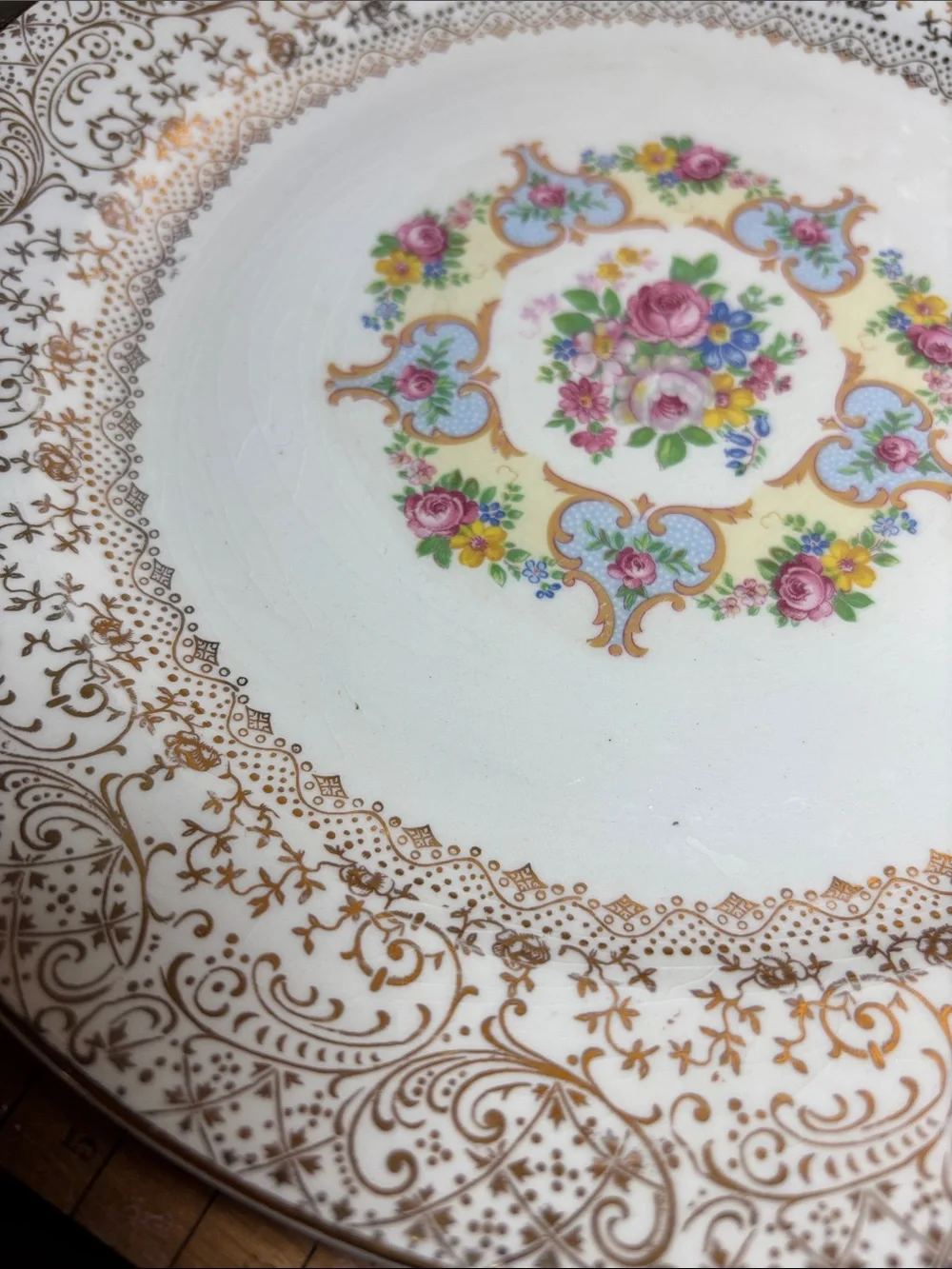Pair Parisian Center Dinner Plates 10 1/8”D Made USA 22K Gold Pattern Rim Floral